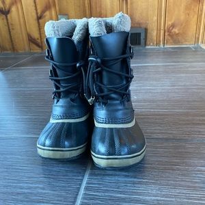 Like new. Kids Sorel winter boots.